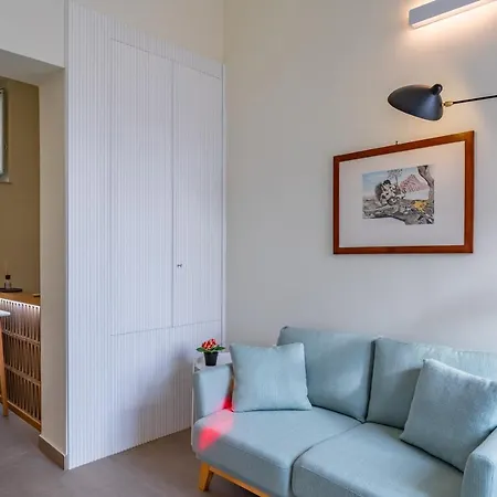 Guesthost - Seaview Modern With Balcony Aci Castello