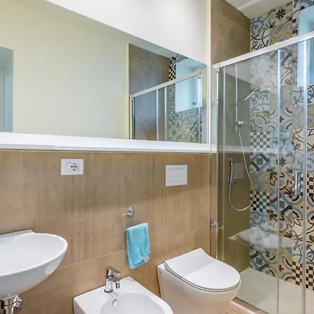 Guesthost - Seaview Modern With Balcony Appartamento *