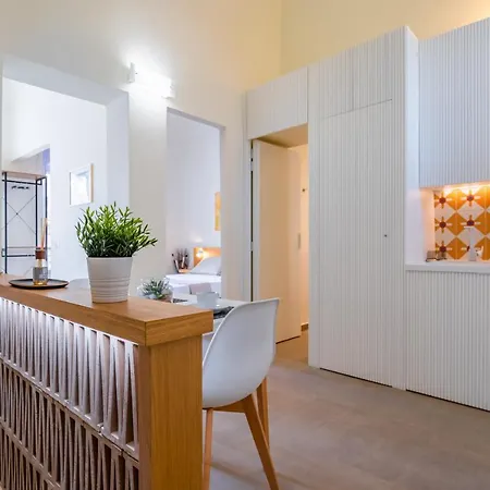 Guesthost - Seaview Modern With Balcony Appartamento
