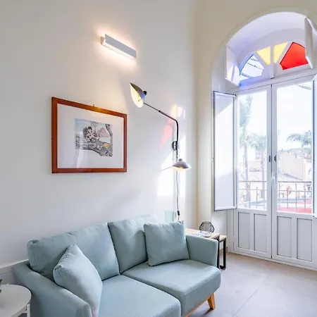 Seaview Modern With Balcony דירה אצ'י קסטלו